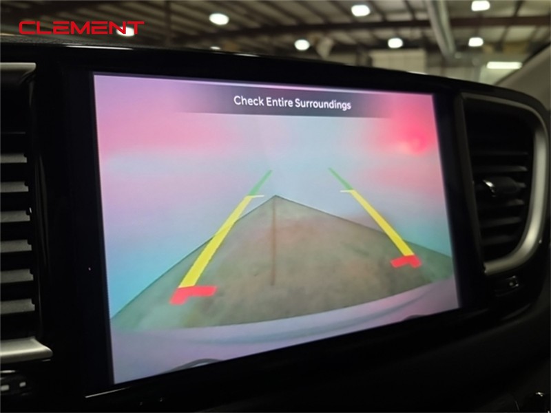 Chrysler Pacifica Vehicle Image 17