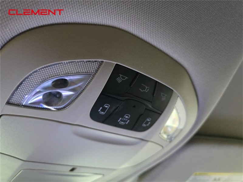Chrysler Pacifica Vehicle Image 22