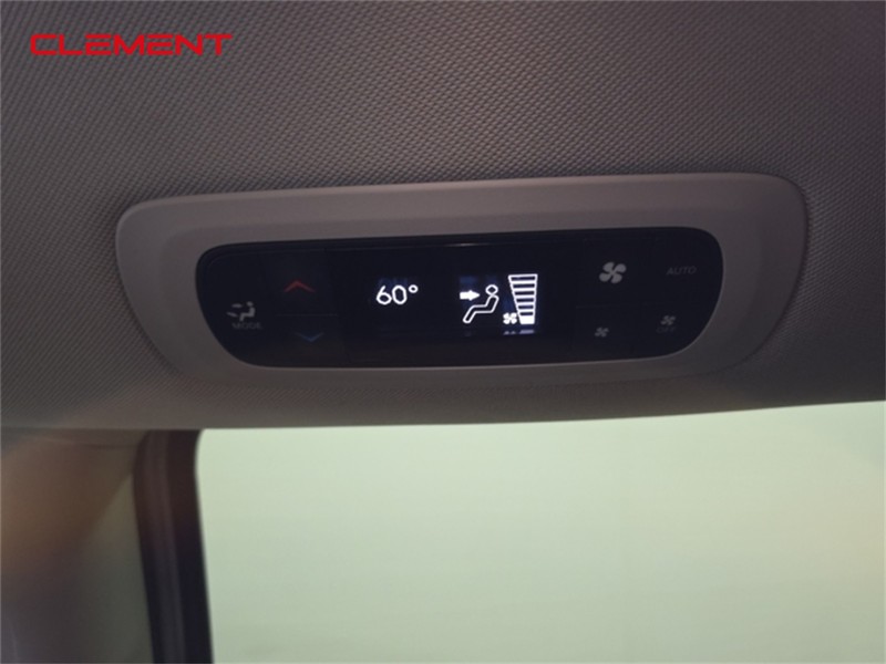 Chrysler Pacifica Vehicle Image 26