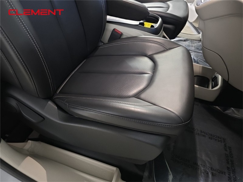 Chrysler Pacifica Vehicle Image 29