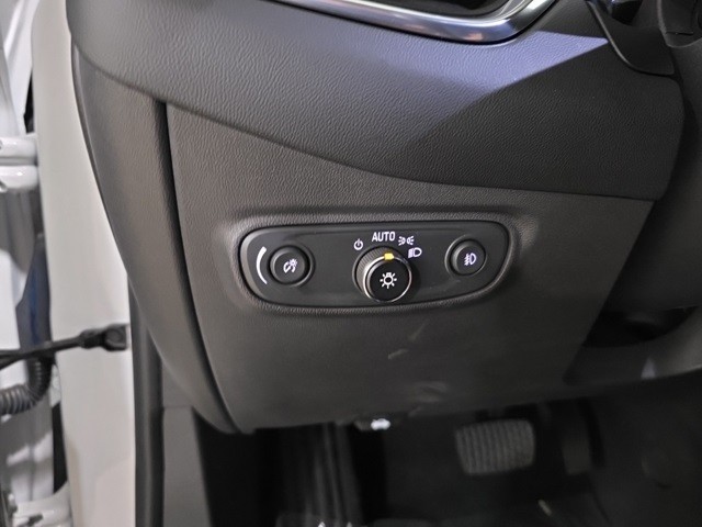 Chevrolet Equinox Vehicle Image 09
