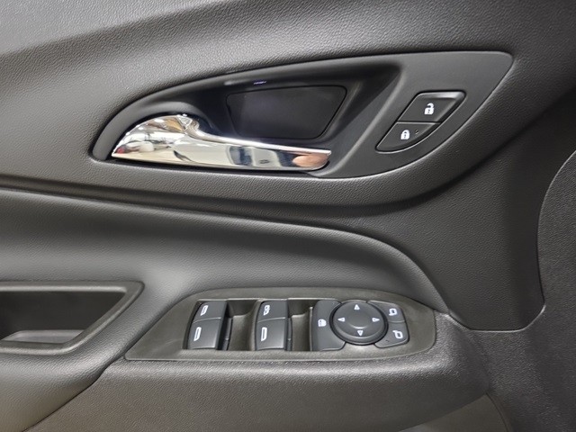 Chevrolet Equinox Vehicle Image 19