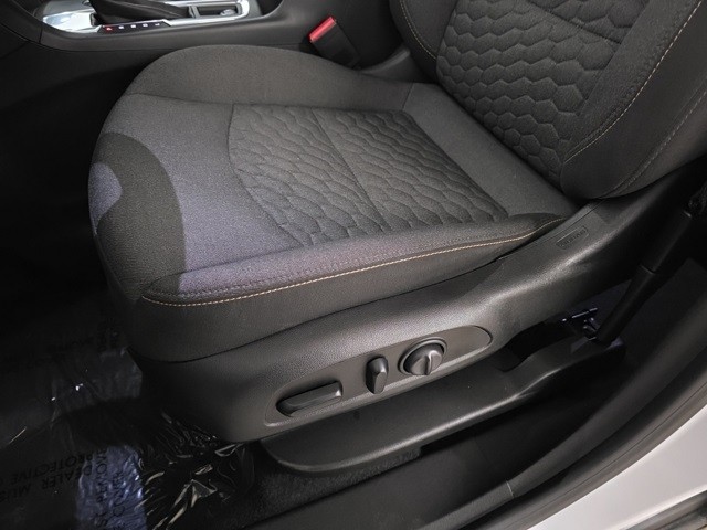 Chevrolet Equinox Vehicle Image 21