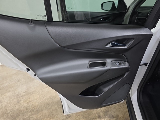 Chevrolet Equinox Vehicle Image 23