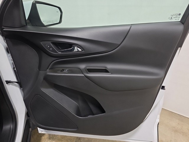 Chevrolet Equinox Vehicle Image 30