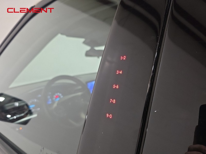 Ford Explorer Vehicle Image 09