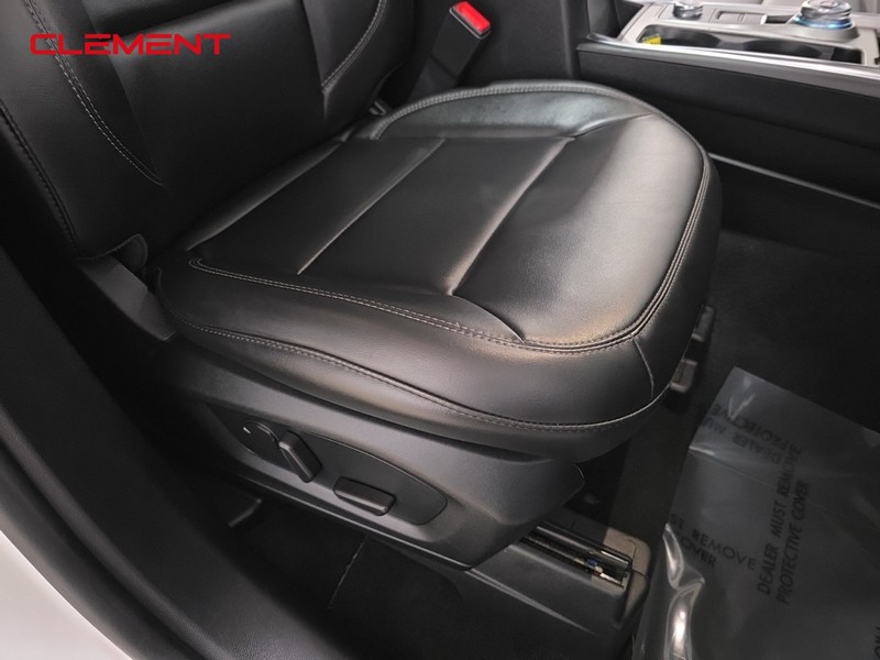 Ford Explorer Vehicle Image 32