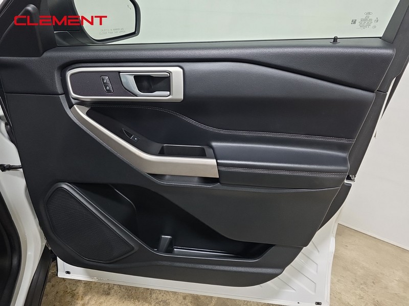Ford Explorer Vehicle Image 34
