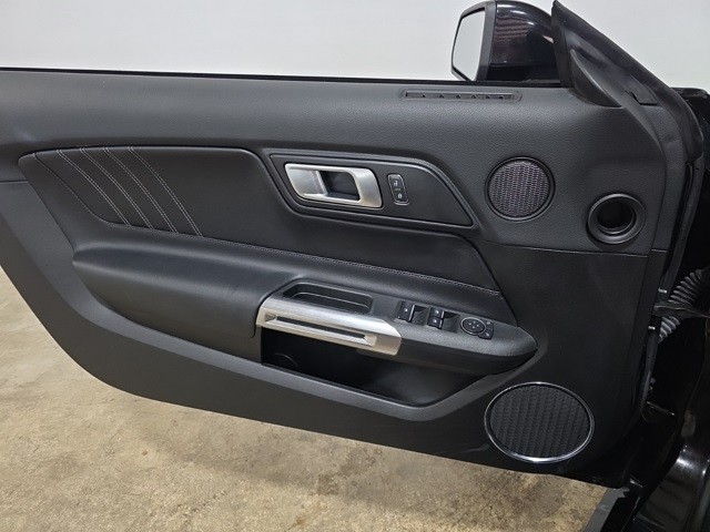 Ford Mustang Vehicle Image 18