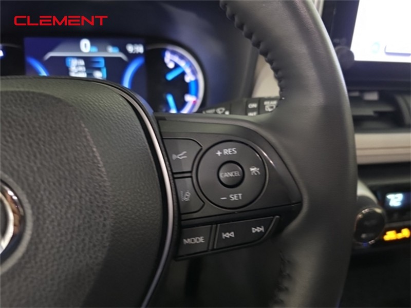 Toyota RAV4 Vehicle Image 12