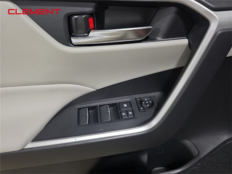 Toyota RAV4 Vehicle Image 23