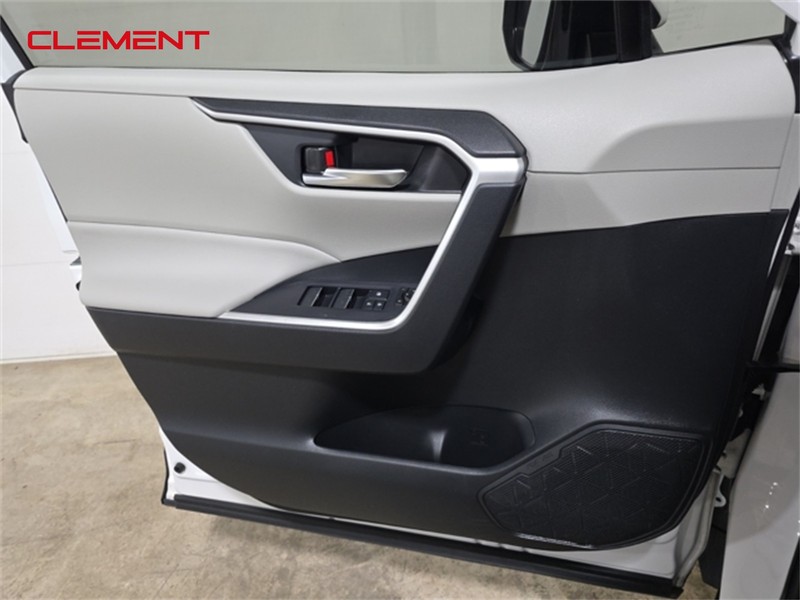 Toyota RAV4 Vehicle Image 24