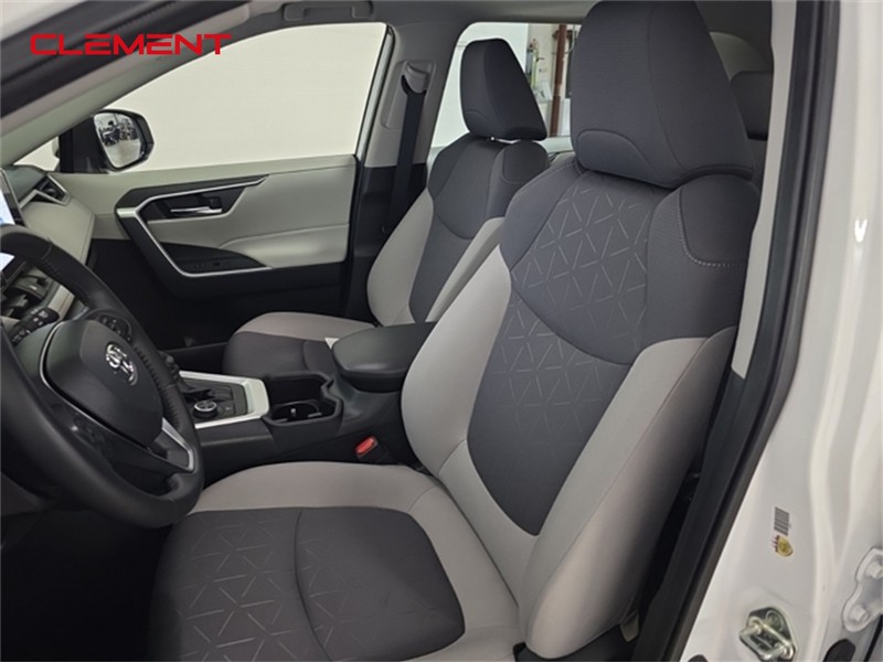 Toyota RAV4 Vehicle Image 26