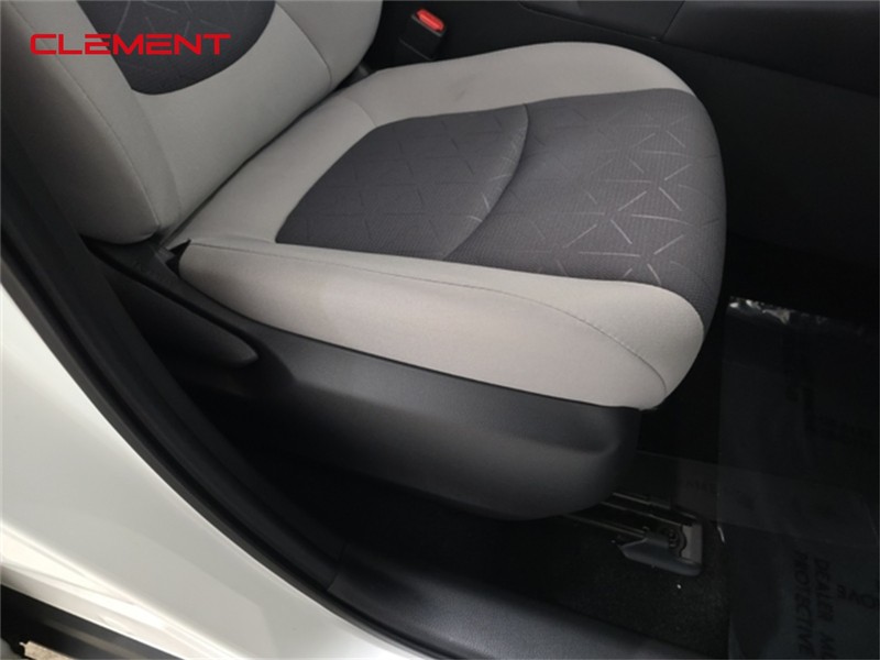 Toyota RAV4 Vehicle Image 32