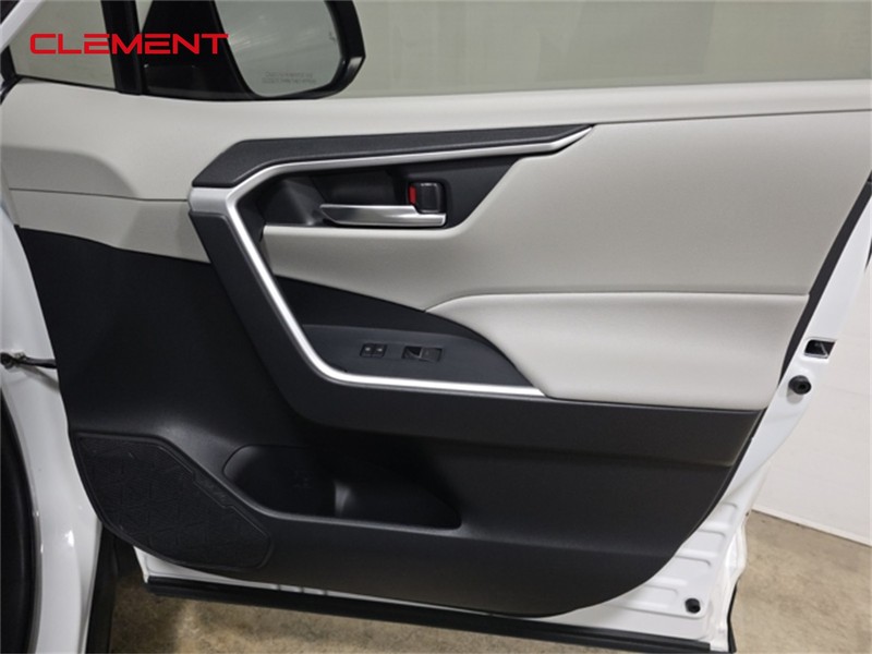Toyota RAV4 Vehicle Image 34