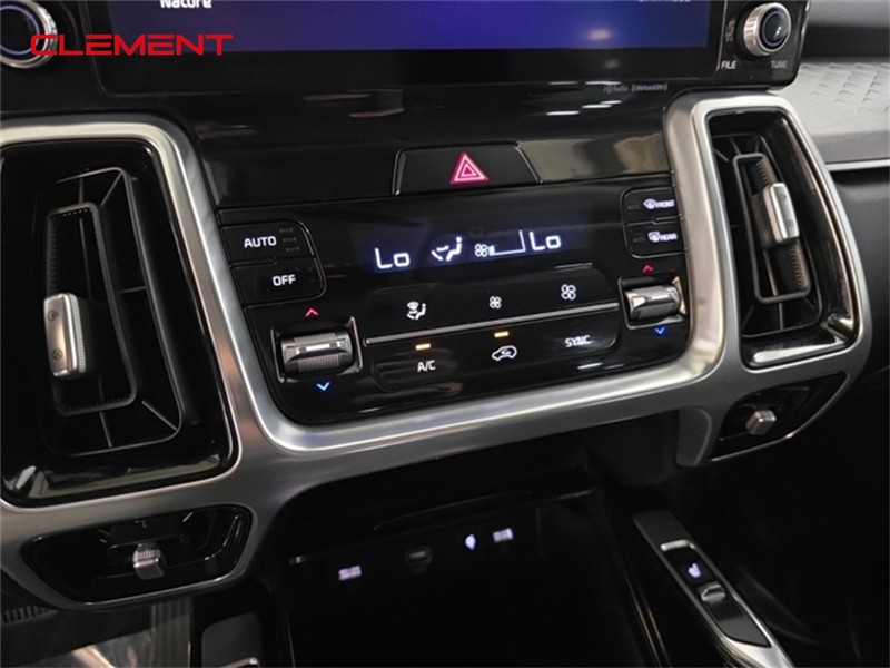 Kia Sorento Vehicle Image 16
