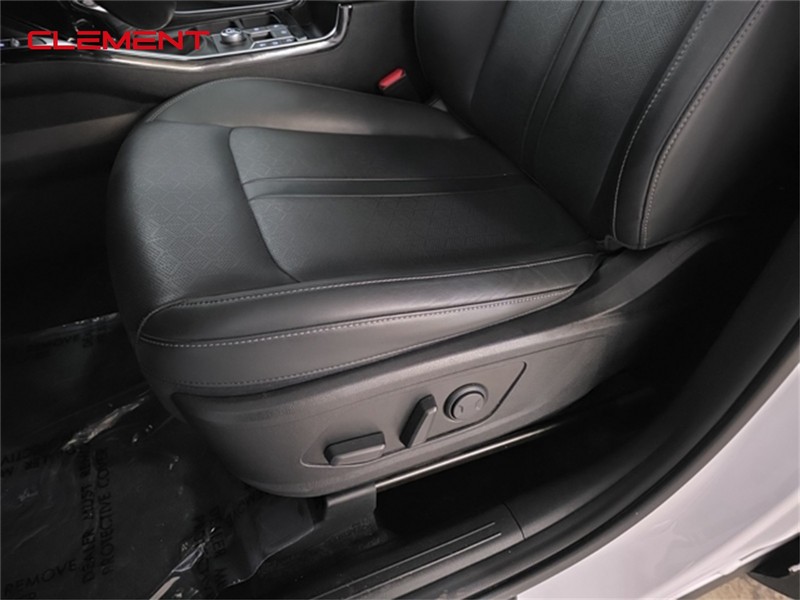 Kia Sorento Vehicle Image 24