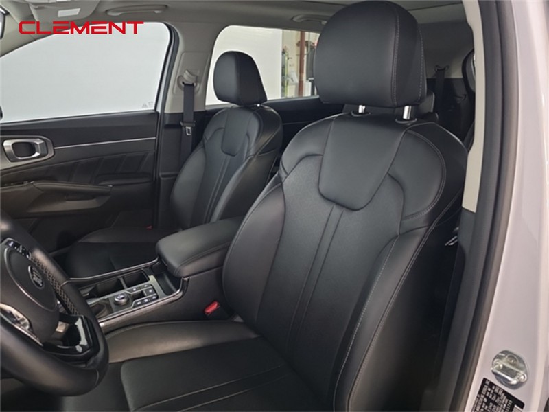 Kia Sorento Vehicle Image 25