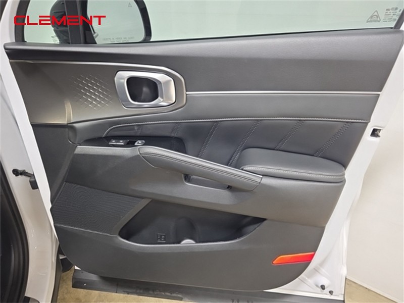 Kia Sorento Vehicle Image 33