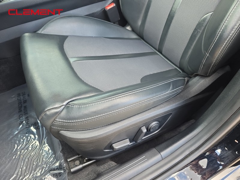 Kia K5 Vehicle Image 24