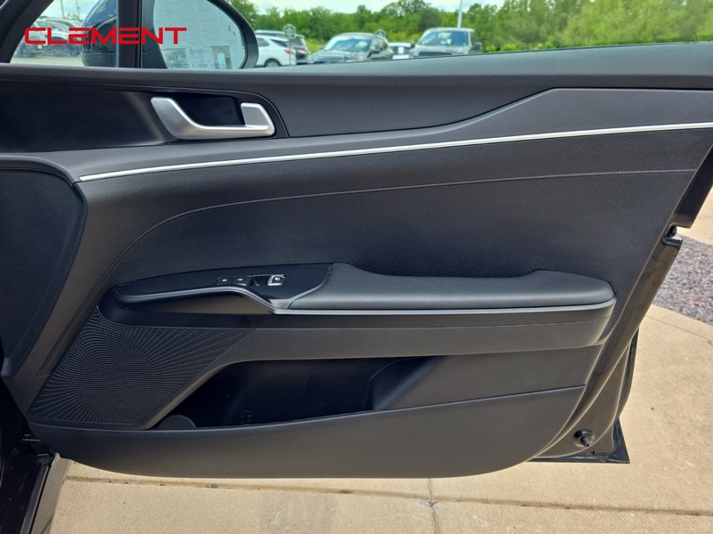 Kia K5 Vehicle Image 31