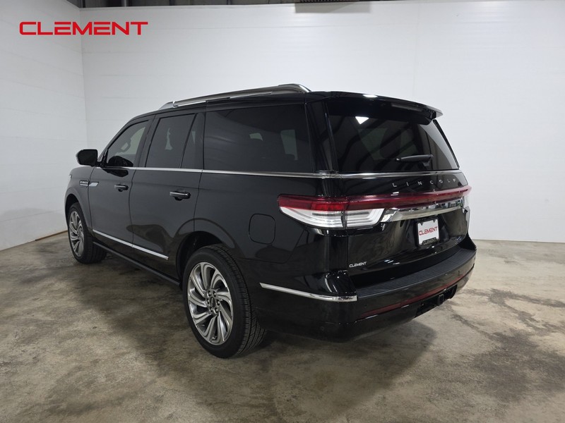Lincoln Navigator Vehicle Image 08