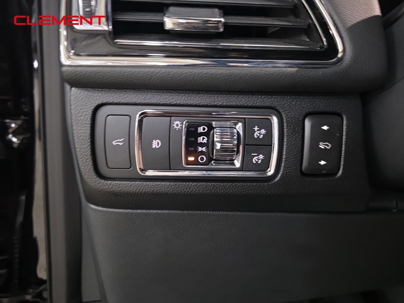 Lincoln Navigator Vehicle Image 09