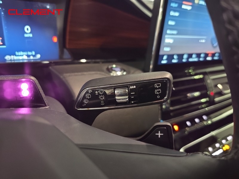 Lincoln Navigator Vehicle Image 12