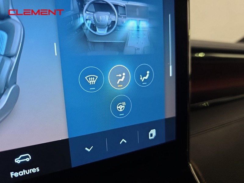 Lincoln Navigator Vehicle Image 16