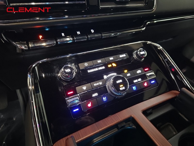 Lincoln Navigator Vehicle Image 19