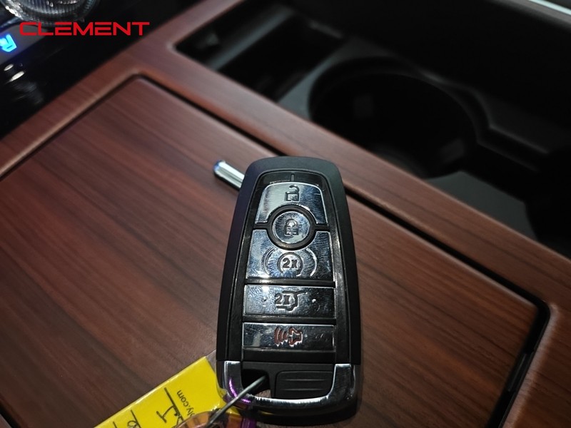 Lincoln Navigator Vehicle Image 21