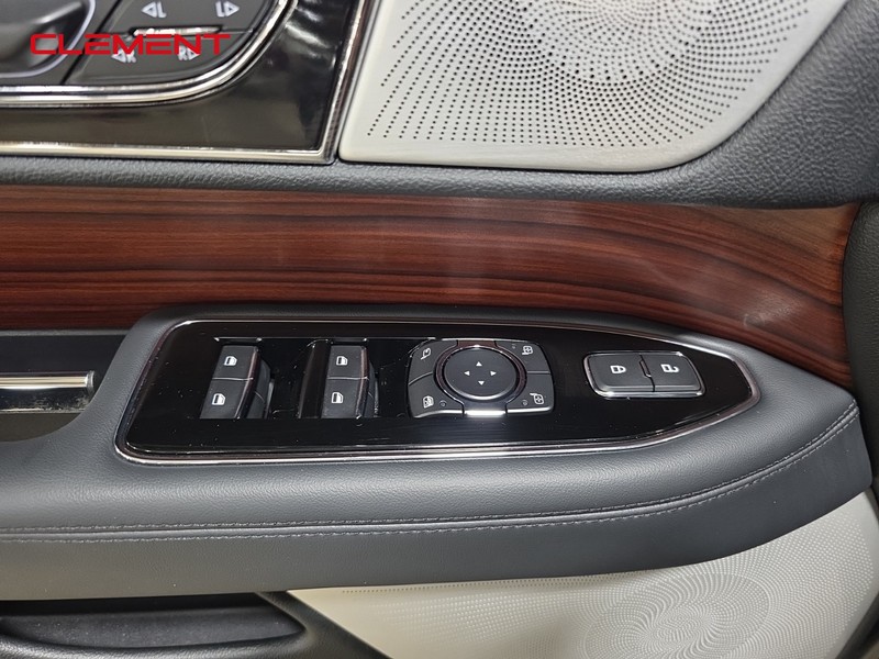 Lincoln Navigator Vehicle Image 24