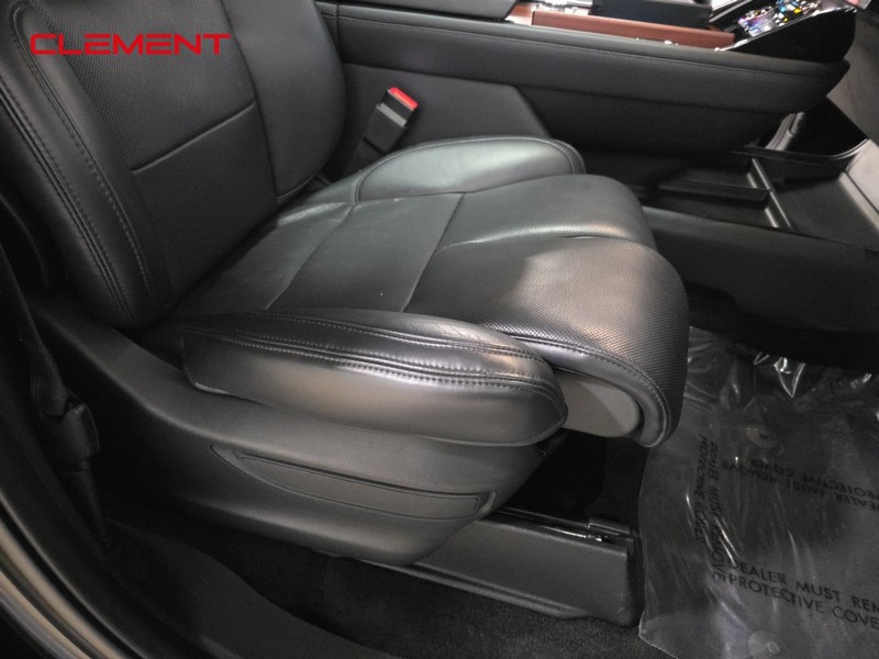 Lincoln Navigator Vehicle Image 36