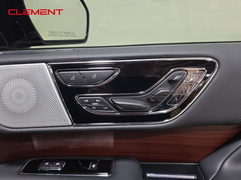 Lincoln Navigator Vehicle Image 37