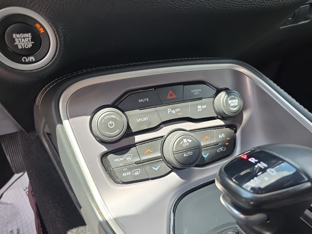 Dodge Challenger Vehicle Image 17