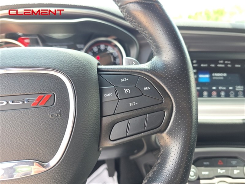Dodge Challenger Vehicle Image 12