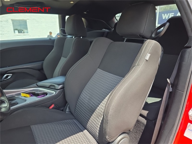Dodge Challenger Vehicle Image 22