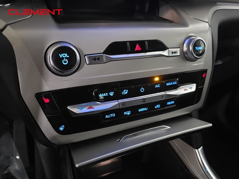 Ford Explorer Vehicle Image 19