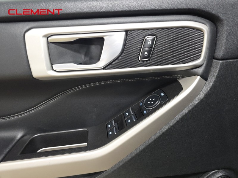 Ford Explorer Vehicle Image 24