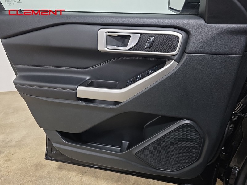 Ford Explorer Vehicle Image 25