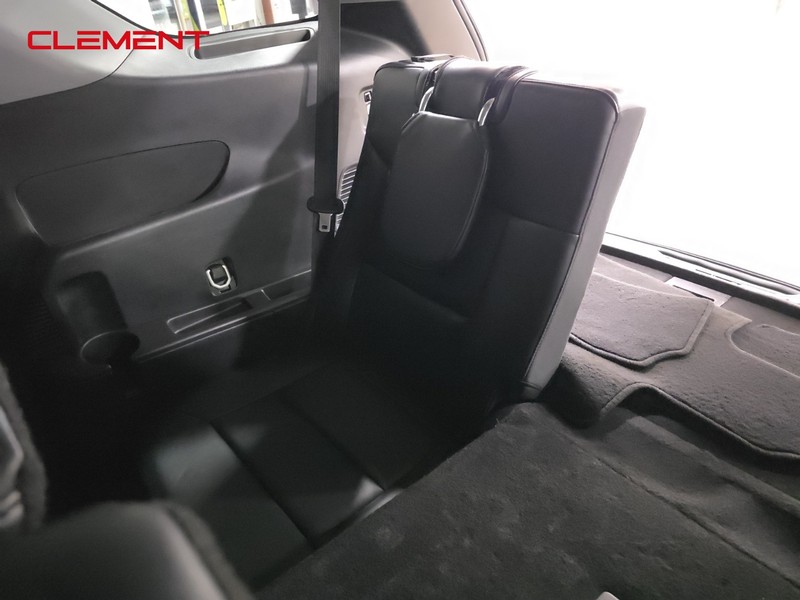 Ford Explorer Vehicle Image 32