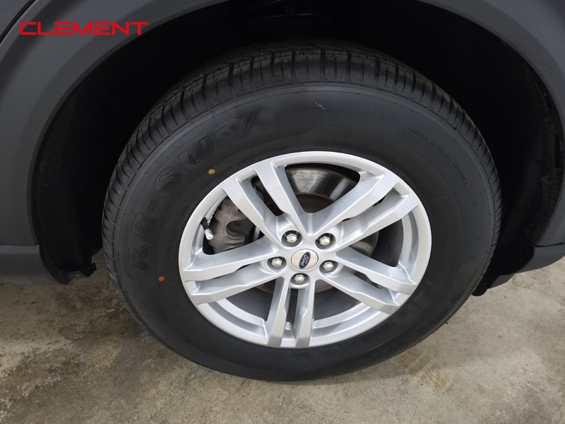 Ford Explorer Vehicle Image 36