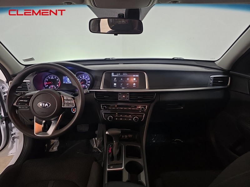 Kia Optima Vehicle Image 09