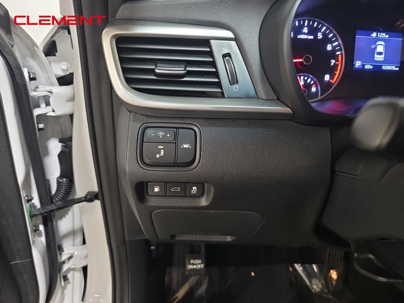 Kia Optima Vehicle Image 10