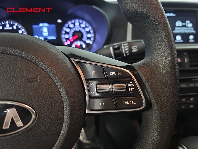 Kia Optima Vehicle Image 12