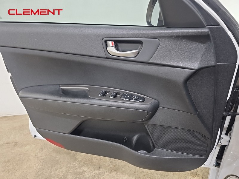 Kia Optima Vehicle Image 22