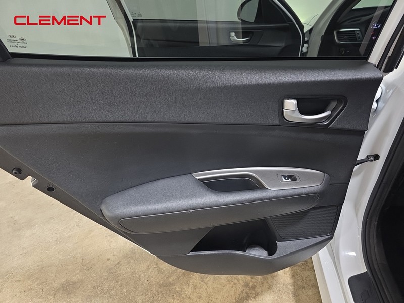 Kia Optima Vehicle Image 25