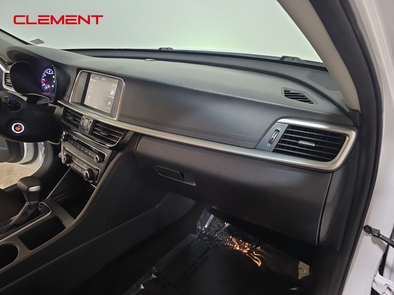 Kia Optima Vehicle Image 30
