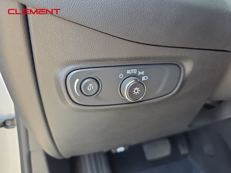 Chevrolet Equinox Vehicle Image 11