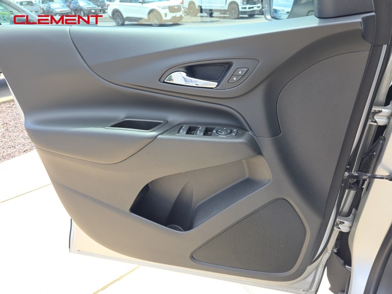Chevrolet Equinox Vehicle Image 21